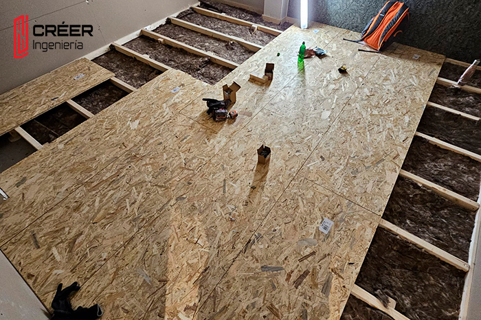 Estructura de piso en OSB en fase de instalación